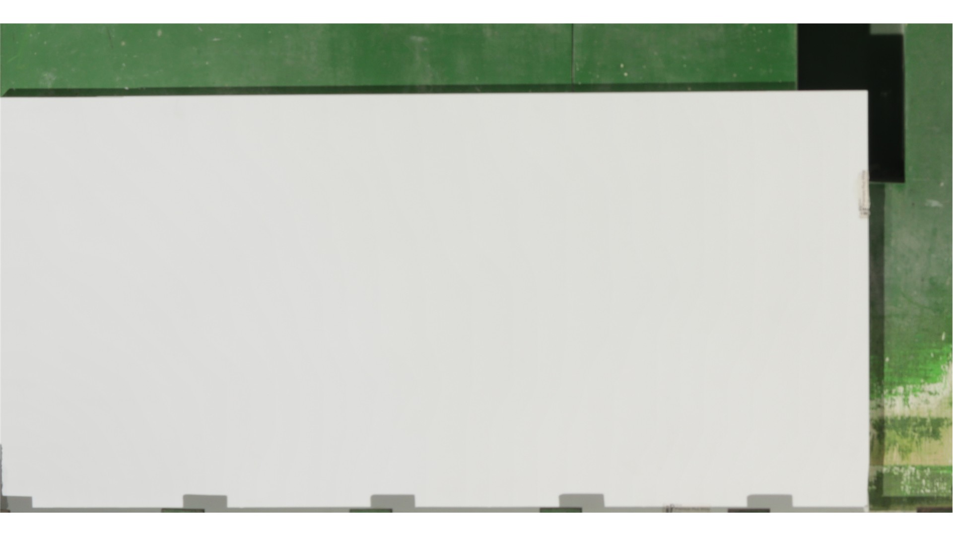Q-Quartz Premium Plus White 3cm remnant, 72" × 34", on hand in Bensenville