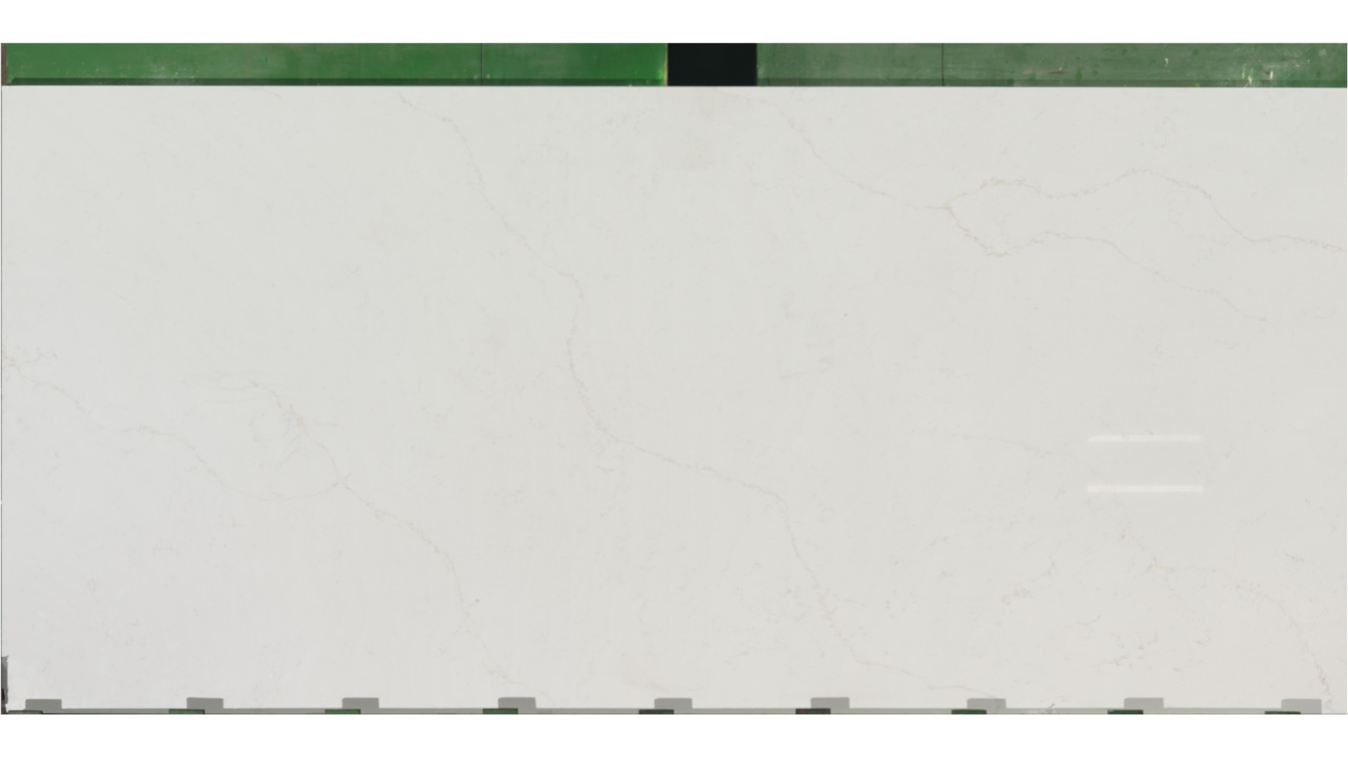 Q-Quartz Calacatta Rusta 3cm remnant, 140" × 62", on hand in Bensenville