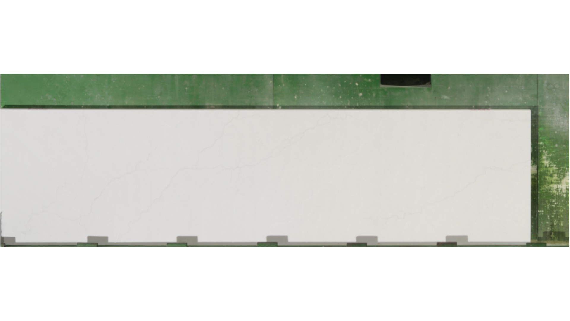 Q-Quartz Calacatta Miraggio Lusso 3cm remnant, 92" × 22", on hand in Bensenville