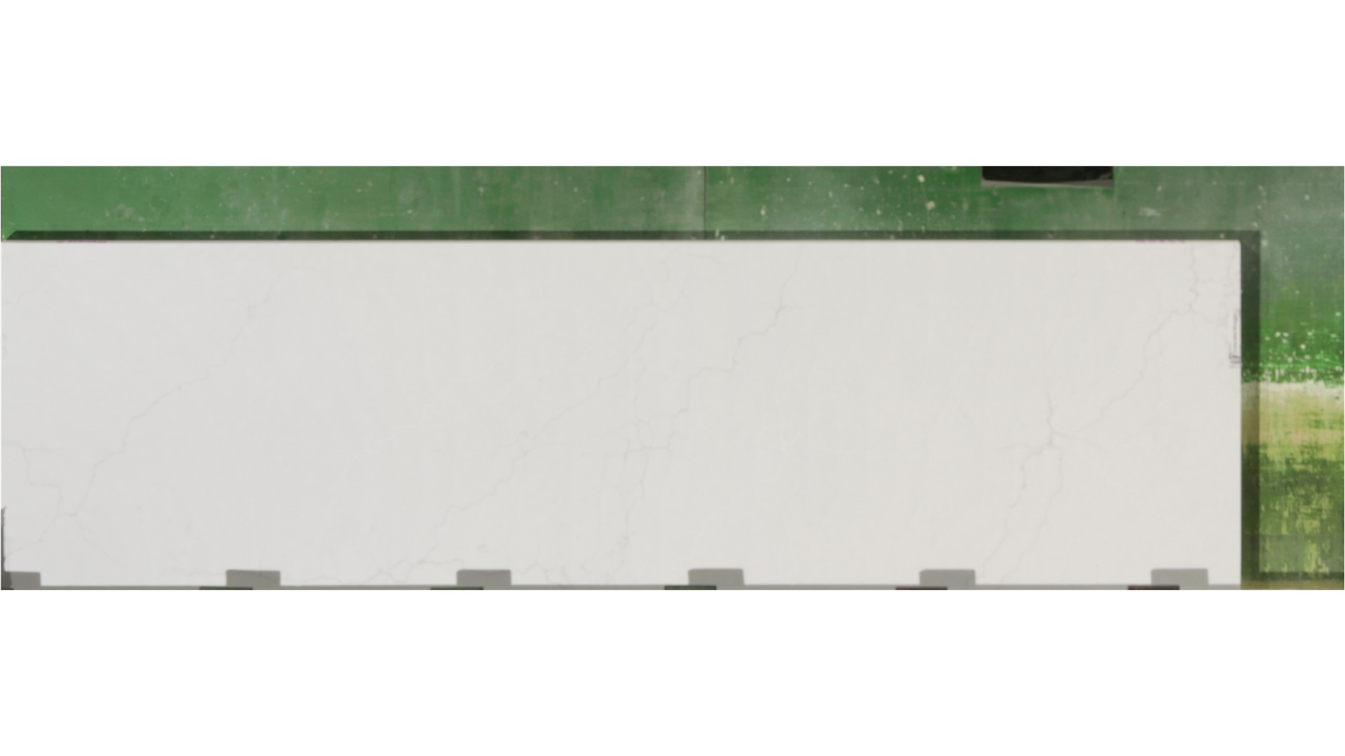 Q-Quartz Calacatta Miraggio Lusso 3cm remnant, 83" × 24", on hand in Bensenville